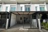 3 Bedroom Townhouse for sale in Krathum Lom, Nakhon Pathom
