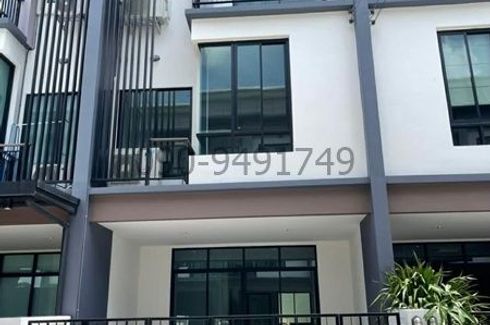 3 Bedroom Condo for rent in Saphan Sung, Bangkok