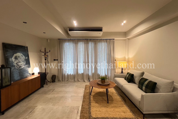 4 Bedroom Townhouse for sale in Phra Khanong Nuea, Bangkok