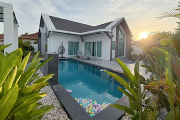 3 Bedroom Villa for sale in Na Kluea, Chonburi