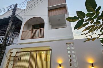 2 Bedroom Townhouse for sale in Chang Phueak, Chiang Mai