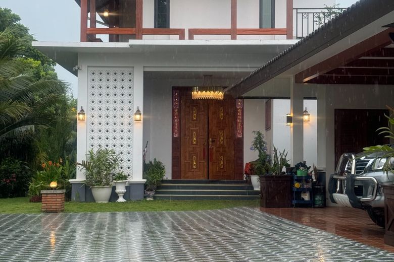 5 Bedroom House