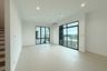 3 Bedroom Townhouse for sale in Khlong Si, Pathum Thani