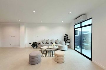 3 Bedroom Townhouse for sale in Khlong Si, Pathum Thani