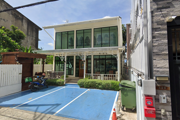 Commercial for rent in Khlong Tan Nuea, Bangkok