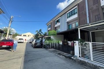 3 Bedroom Townhouse for sale in Phlapphla, Bangkok near MRT Lat Phrao 101