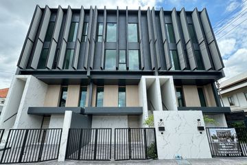 3 Bedroom Townhouse for sale in Lat Phrao, Bangkok