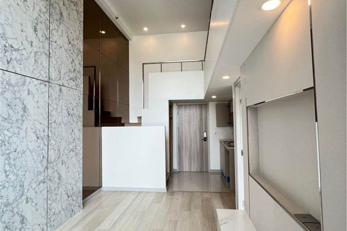 Sathon, Bangkok - Photo 2