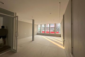 Commercial for rent in Khlong Tan Nuea, Bangkok