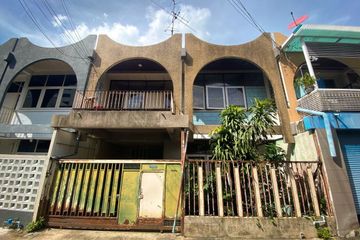 3 Bedroom Townhouse for sale in Khlong Tan Nuea, Bangkok