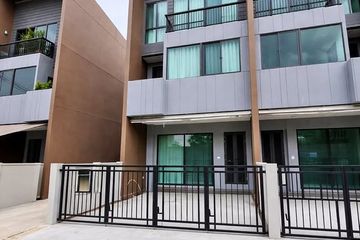 3 Bedroom Townhouse for rent in Saphan Sung, Bangkok