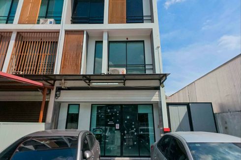 Rare corner unit ! Best deal ever !! Commercial Building 4 floor 34.8 Sq.wah, in-building space 250 sq.m