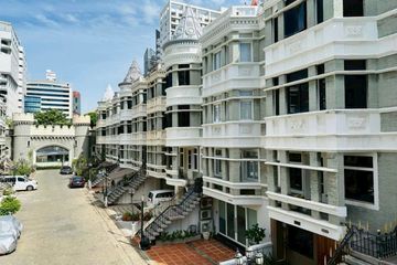 3 Bedroom House for rent in Khlong Toei Nuea, Bangkok near MRT Phetchaburi