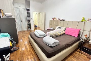 Commercial for sale in Silom, Bangkok near BTS Chong Nonsi