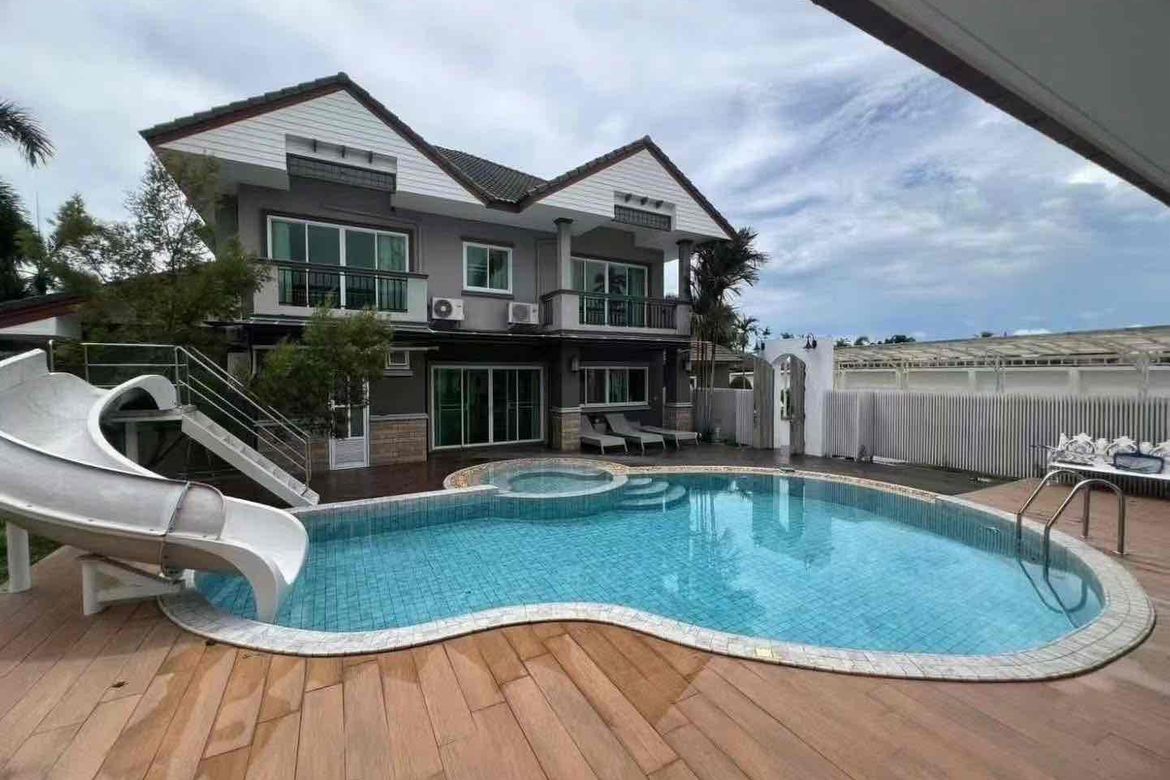 Modern & Spacious Pool Villa For Rent