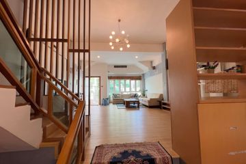 5 Bedroom Townhouse for sale in Khlong Tan Nuea, Bangkok