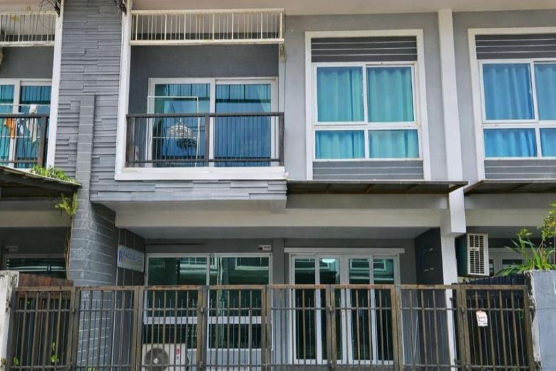 3 Bedroom Townhouse For Rent