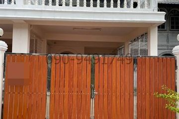 2 Bedroom Townhouse for rent in Bang Chak, Bangkok