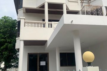 4 Bedroom Townhouse for rent in Phlapphla, Bangkok