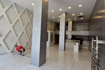 Commercial for rent in Khlong Tan Nuea, Bangkok