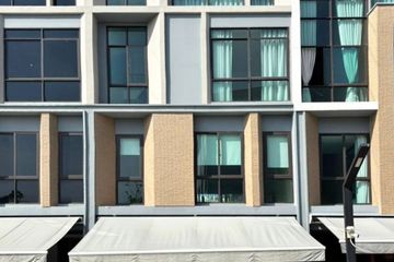 3 Bedroom Townhouse for sale in Estara Haven Pattanakarn 20, Suan Luang, Bangkok