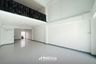 Townhouse for sale in Khlong Sam Prawet, Bangkok