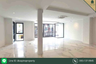 3 Bedroom Townhouse for sale in Khlong Toei, Bangkok near BTS Nana
