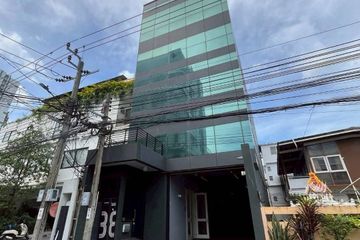 3 Bedroom Commercial for rent in Khlong Tan Nuea, Bangkok
