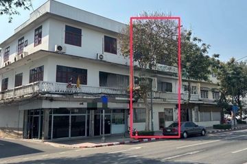 Commercial for rent in Wang Burapha Phirom, Bangkok near MRT Sam Yot