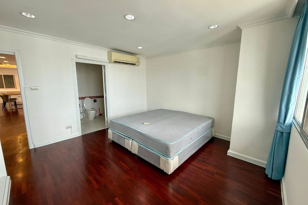 RENT 3 Bedrooms 236 sqm Location Near BTS Phrom Phong At DS Tower 1 (C17210)