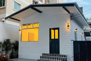 House for rent in Silom, Bangkok near BTS Surasak