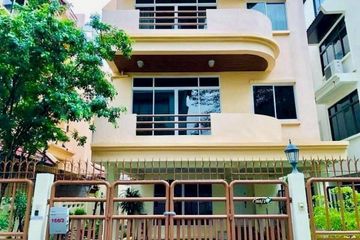 4 Bedroom House for rent in Khlong Toei Nuea, Bangkok near MRT Phetchaburi