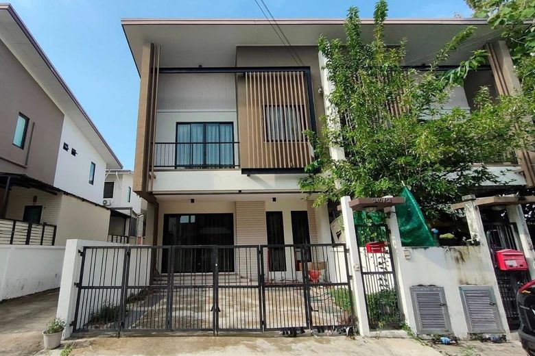 3 Bedroom Townhouse For Rent