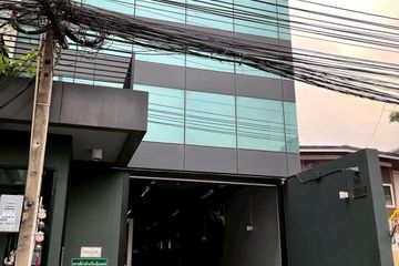 Commercial for rent in Khlong Tan Nuea, Bangkok