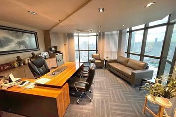 Office for rent in Silom, Bangkok near BTS Saphan Taksin
