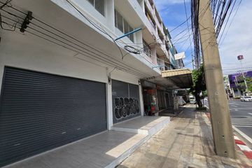 3 Bedroom Commercial for rent in Phlapphla, Bangkok