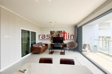 2 Bedroom Condo for sale in Zire Wongamat, Na Kluea, Chonburi