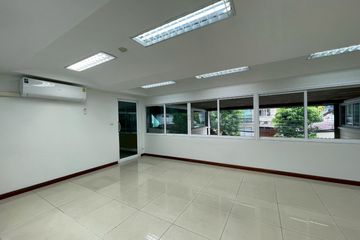 Office for rent in Silom, Bangkok near BTS Chong Nonsi