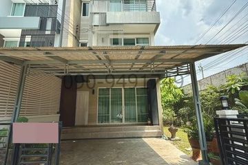 3 Bedroom Townhouse for rent in Hua Mak, Bangkok