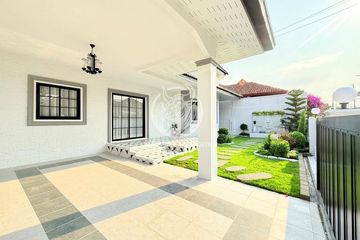 3 Bedroom House for sale in Na Kluea, Chonburi