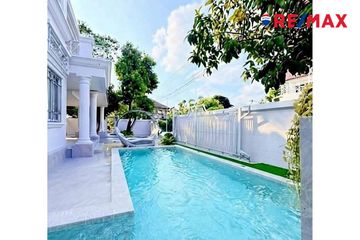 4 Bedroom House for sale in Na Kluea, Chonburi