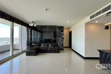 3 Bedroom Condo for sale in Bang Lamphu Lang, Bangkok near BTS Krung Thon Buri