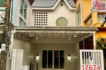 2 Bedroom Townhouse for rent in Bang Waek, Bangkok