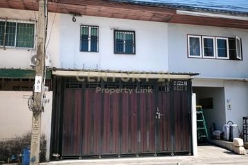 3 Bedroom Townhouse for sale in Sam Sen Nok, Bangkok