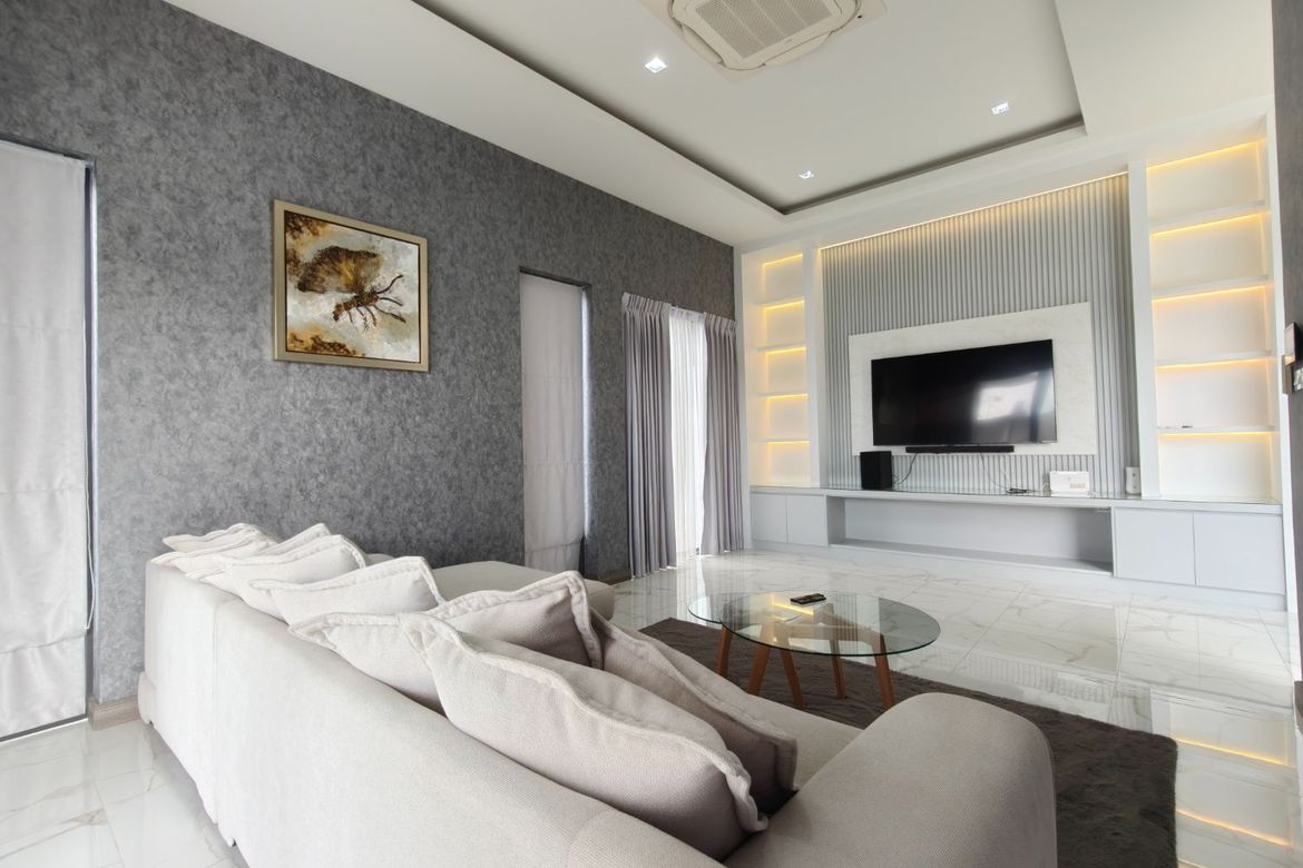 Private Luxury house in Mabprachan area. high end Villa.