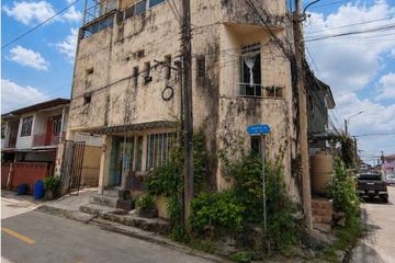3 Bedroom Townhouse for sale in Chan Kasem, Bangkok near MRT Chankasem