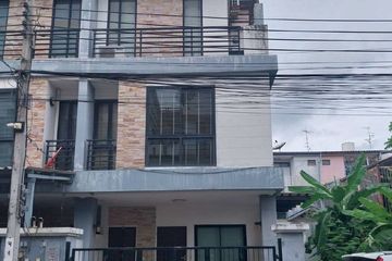 3 Bedroom Townhouse for sale in Wang Thonglang, Bangkok near MRT Lat Phrao 71