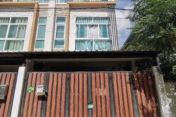 4 Bedroom Townhouse for sale in Huai Khwang, Bangkok near MRT Huai Khwang