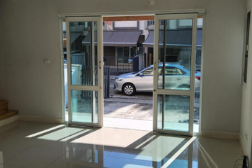 3 Bedroom Townhouse for sale in Baan Klang Mueng Suanluang, Dokmai, Bangkok