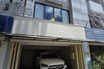 3 Bedroom Townhouse for rent in Khlong Tan Nuea, Bangkok